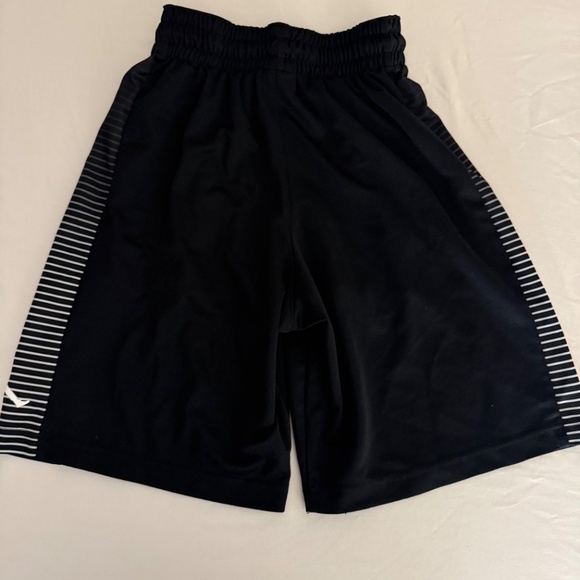 Boys size medium Nike Jordan basketball shorts - Picture 2 of 3